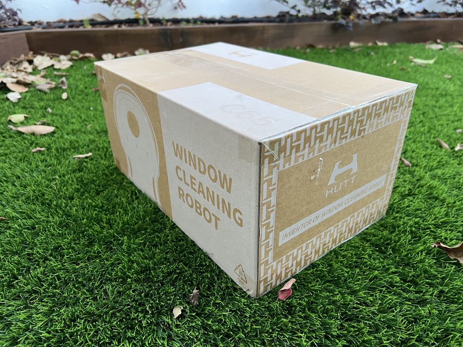 HUTT C65 robot cleaning windows (robot limpador de vidros)