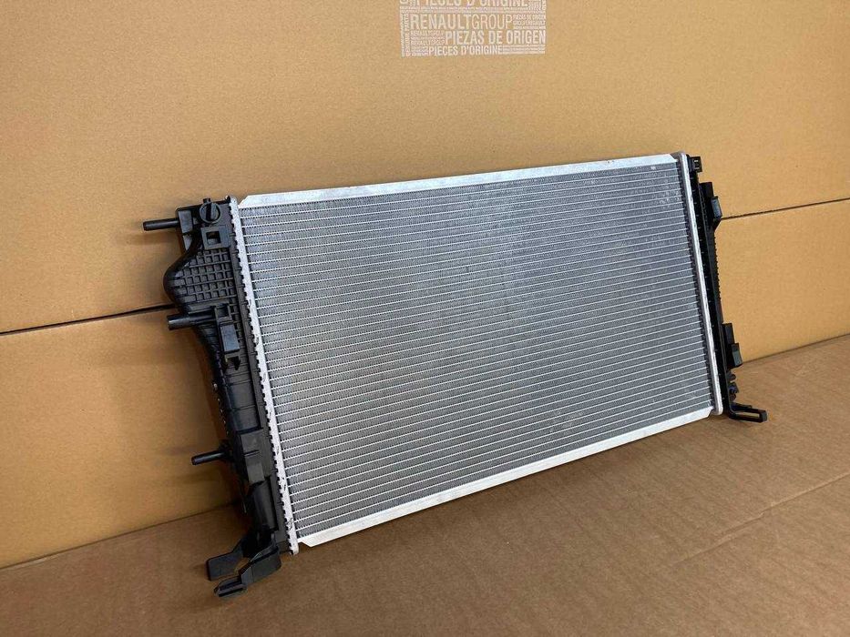 Радіатор охолодження Renault Megane / Scenic 3 1,9dci/2,0b