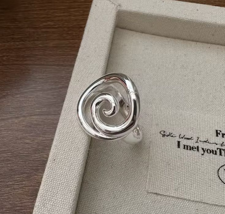 Срібна каблучка Spiral, Chuttyevo