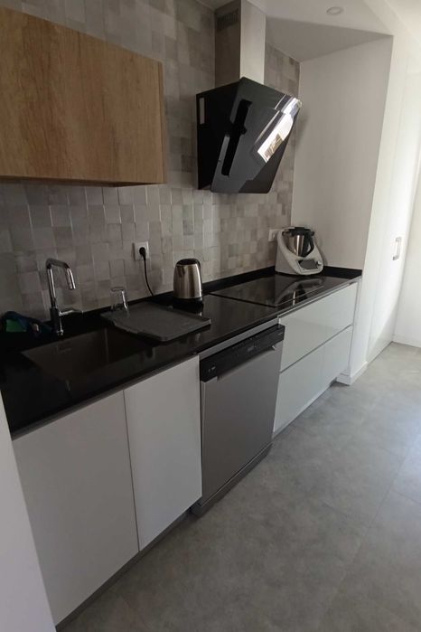 Quarto com WC privada, água, luz e internet incluídos