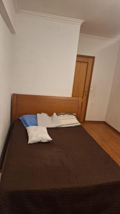 Quarto  em apartamento bem localizado
