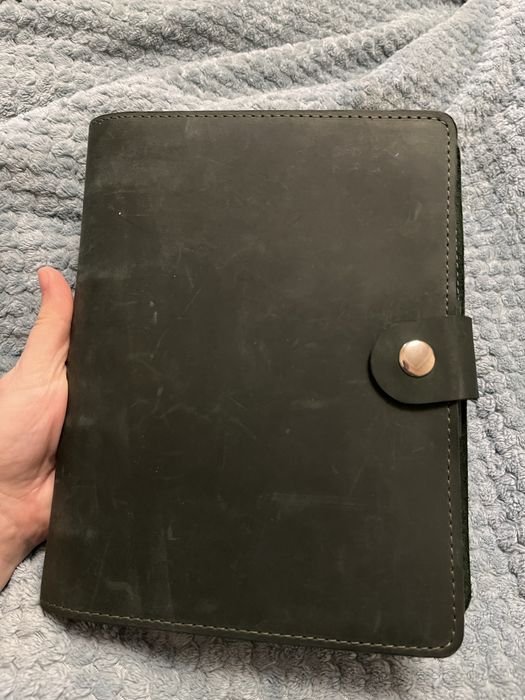 Блокнот шкіряний в лінію на кільцях