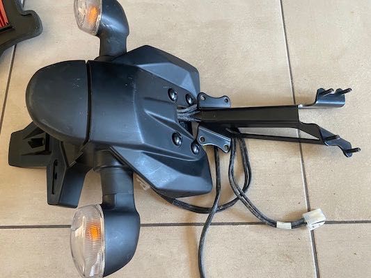Yamaha MT09, manetes, piscas, filtro de ar, etc.. novos