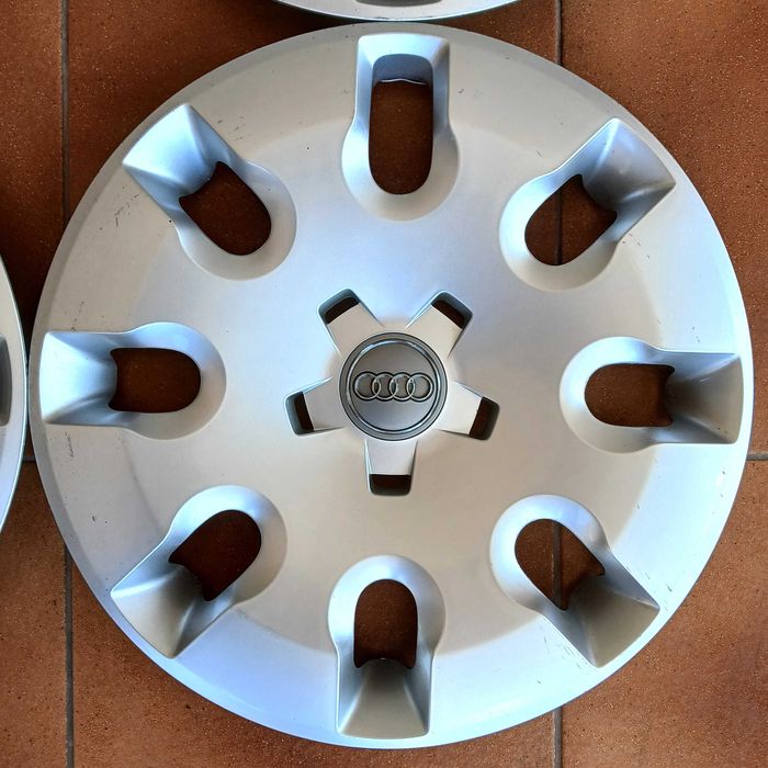 AUDI A1 10-18 Kołpaki 15'' 8X0601147 Komplet