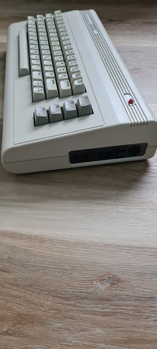 Commodore 64G sprzedam