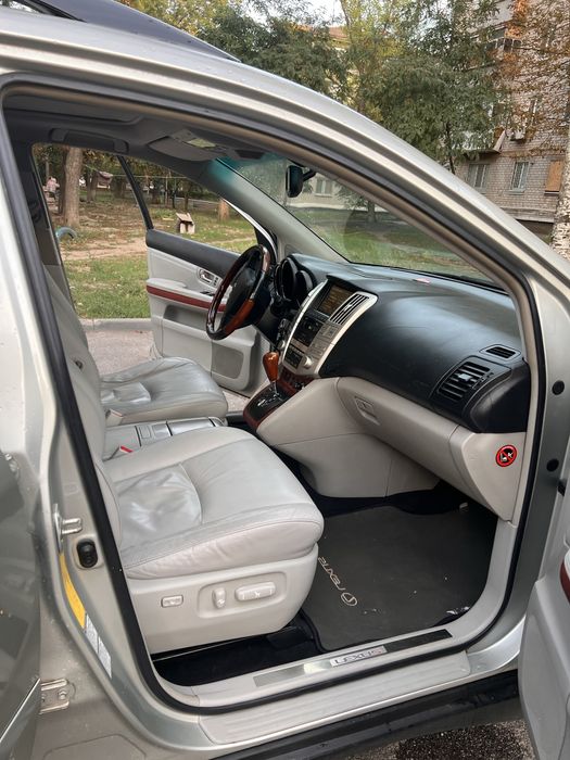 Машина Lexus RX350