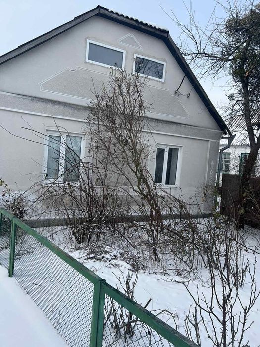 Будинок в смт.Володарка, 4 кімнати.