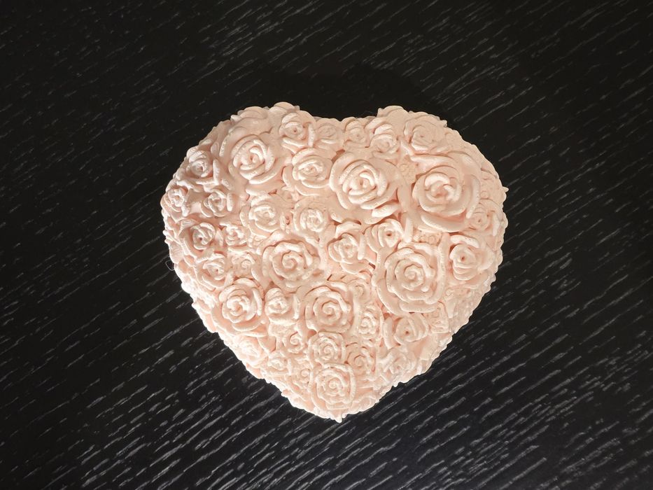 Caixa Coração com Pétalas Rosa