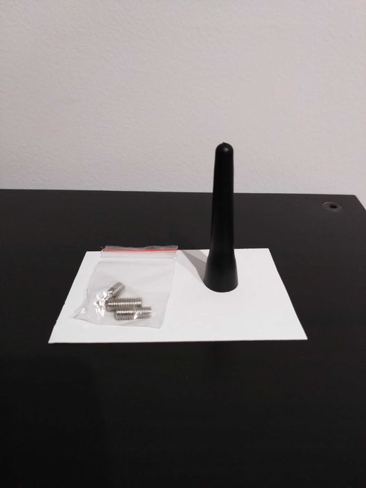 Antena samochodowa uniwersalna