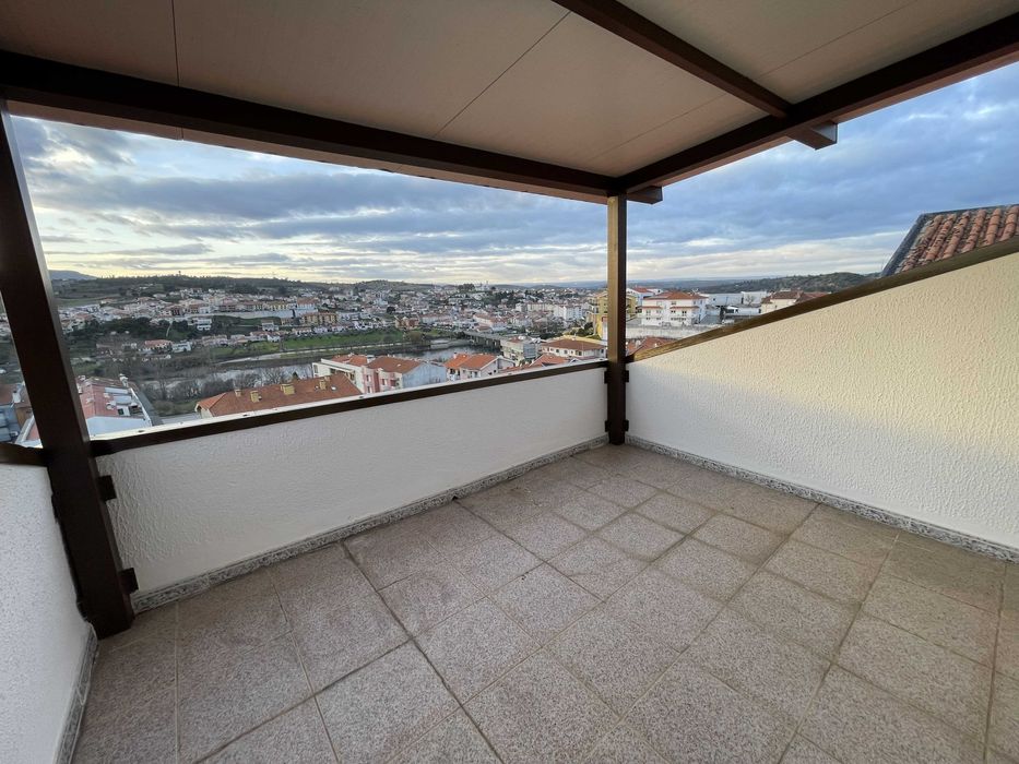 Prédio Multifamiliar em Mirandela | Elevado Potencial de Investimento