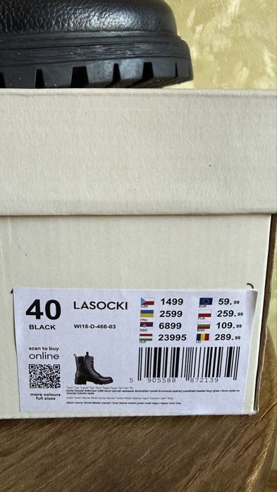 Продаю жіночі черевики Lasocki 40 розмір