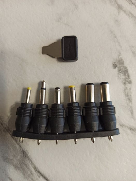 Новый блок питания с регулятором напряжения.