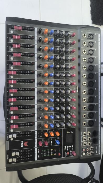 Mesa de Som 12 canais FOX