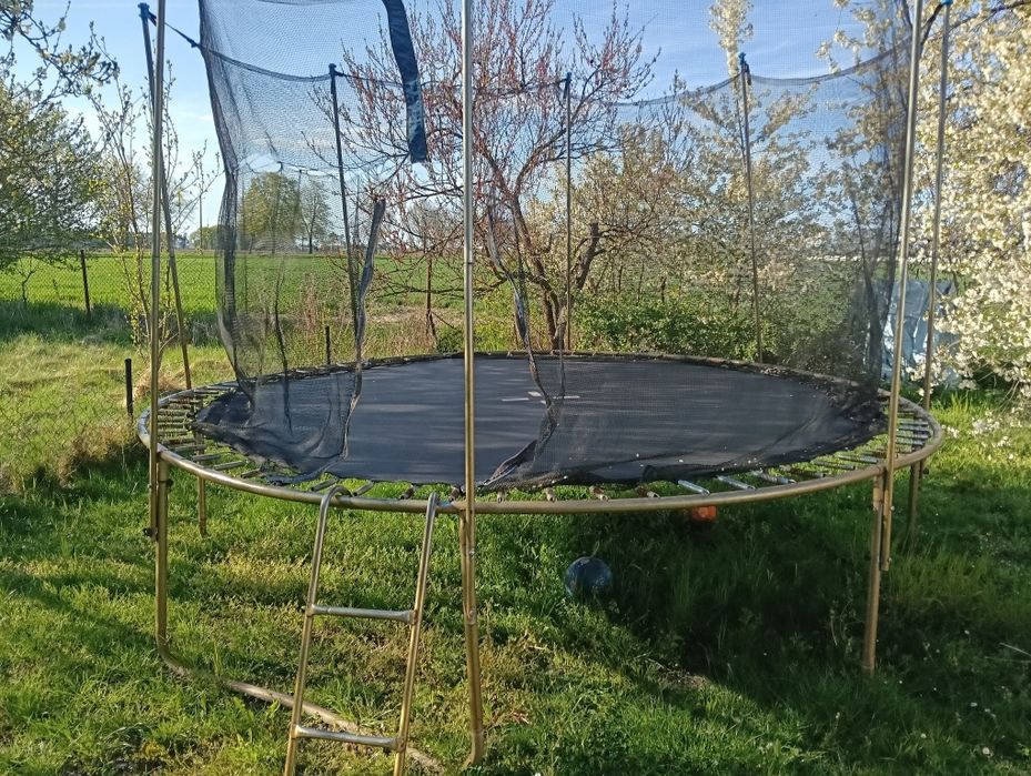 Trampolina ogrodowa