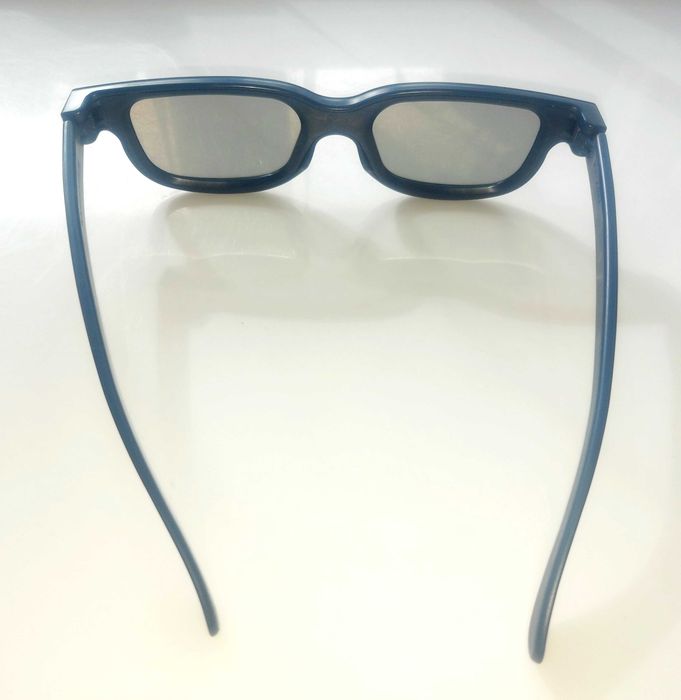 Okulary 3D do oglądania filmów 3D raz użyte
