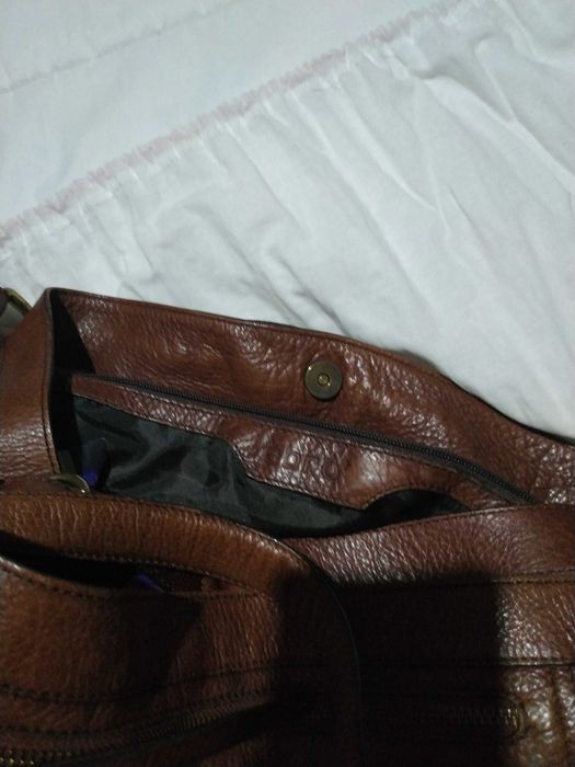 Mala grande, toda em pele, castanha, da marca ABRO