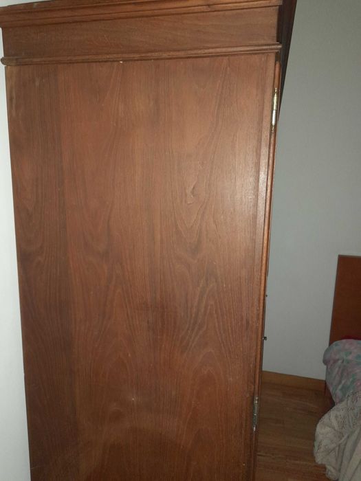 Guarda vestidos em madeira