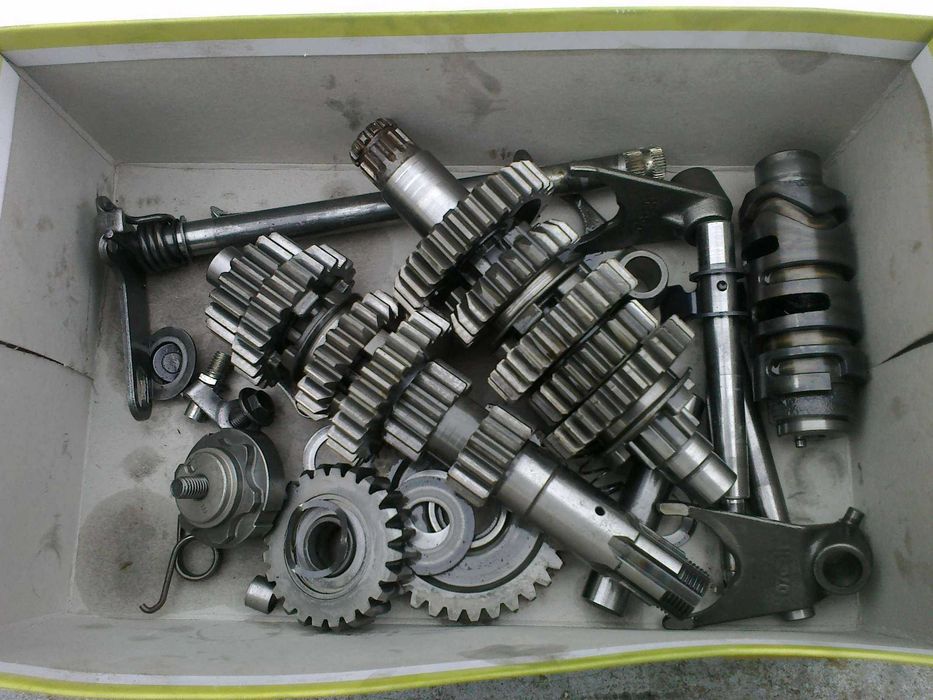 suzuki ltz 400 silnik skrzynia kartery balans sprzeglo rozrusznika