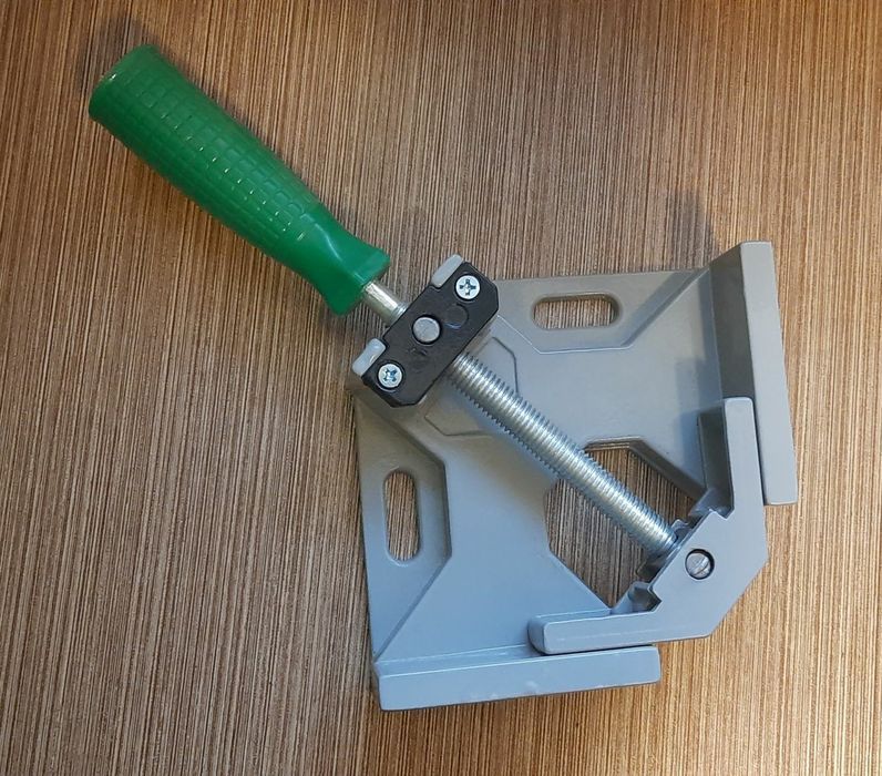 Струбцина угловая