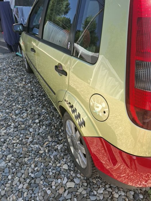 Sprzedam  Ford  Fiesta rok 2005 disel