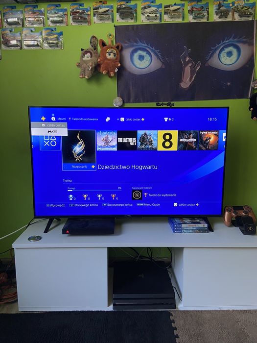 PlayStation 4 Pro 1TB + 2 pady + 3 gry