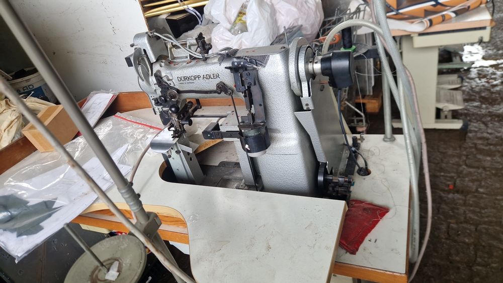 Maquinas de costura e gerador de calor