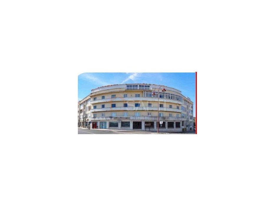 Espaço Comercial de 240m2 com 2 pisos em Rossio ao Sul do Tejo - Ab...