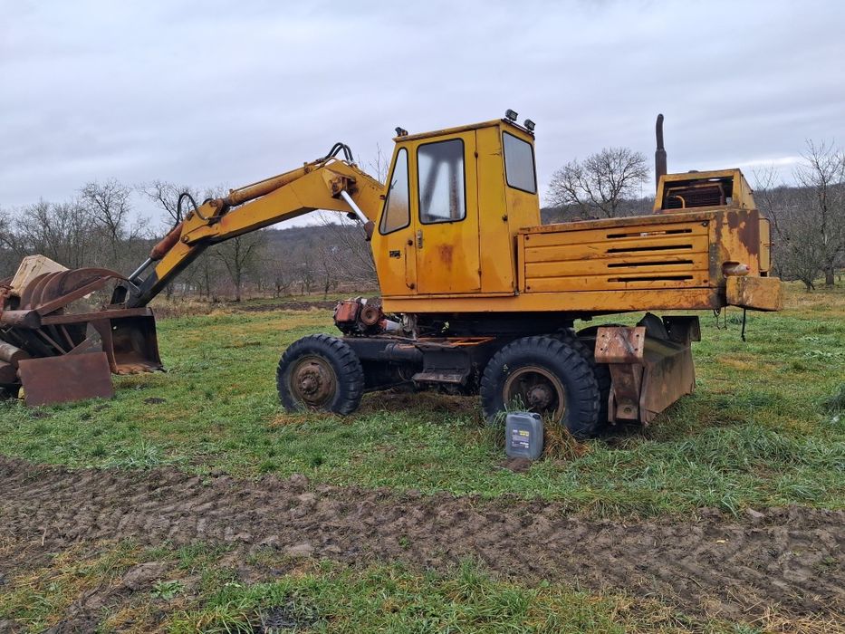 Продам ескаватор.