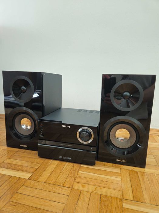 Mikrowieża Philips MCM2350/12 w dobrym stanie