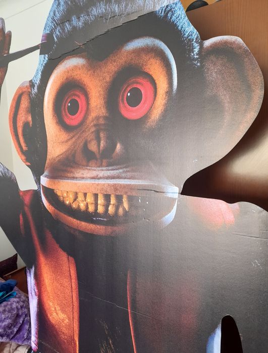 Standee Filme O Macaco
