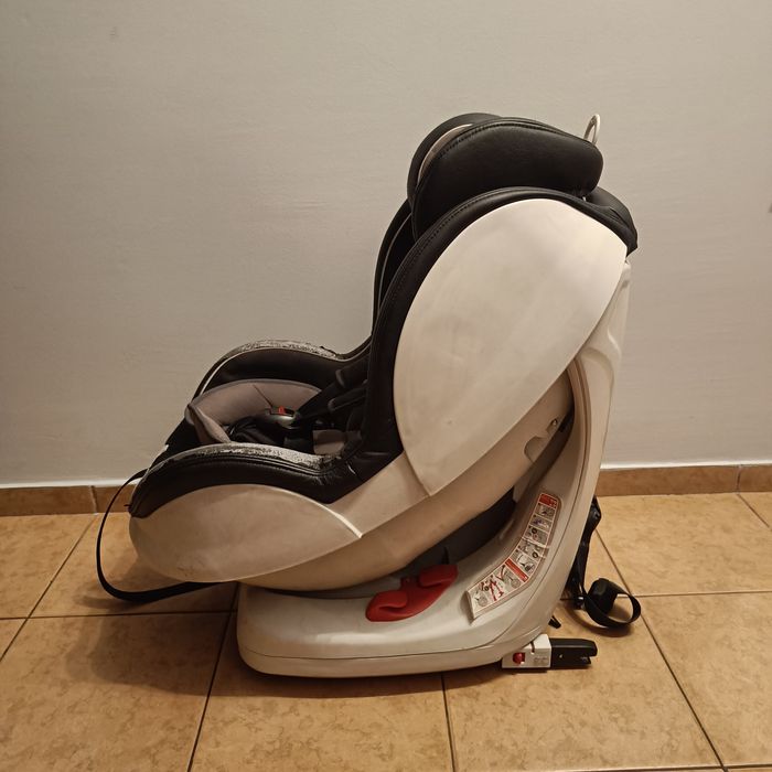 Fotelik samochodowy Caretero Defender Plus 0-18 kg