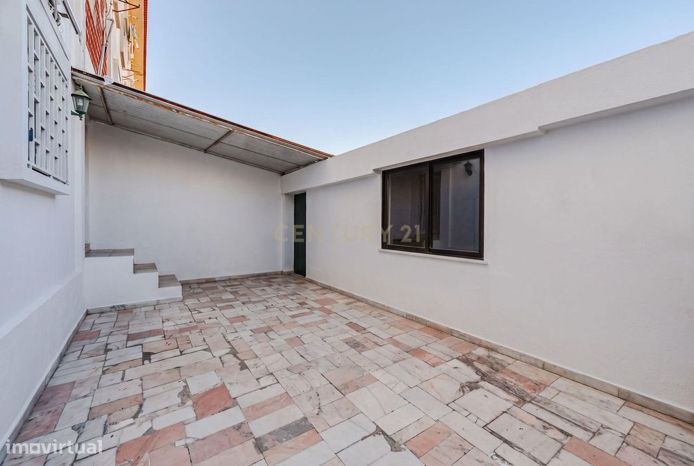 Apartamento T2 à venda na Praceta Dom João IV