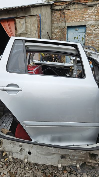 Дверь правая передняя задняя а цвет 8e8e 9156 Skoda a5