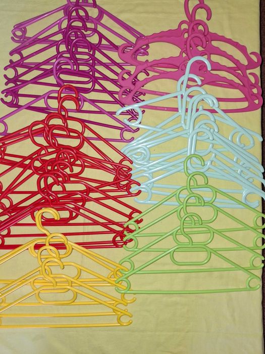 Wieszaki na odzież dziecięcą