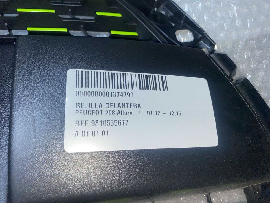 Peugeot 208  grelha nova