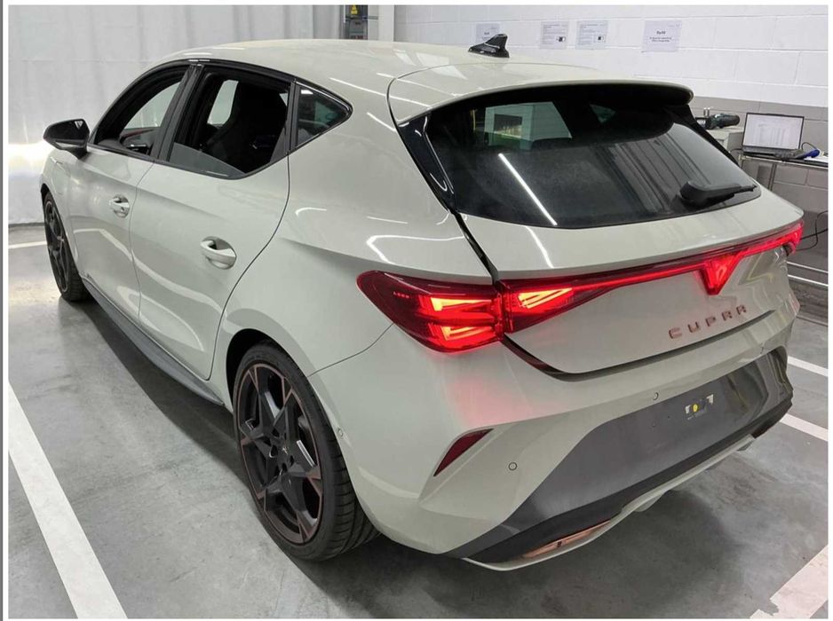 Drzwi lewy przód lewy tyl CUPRA LEON LS7A w kolor bez malowania facelift