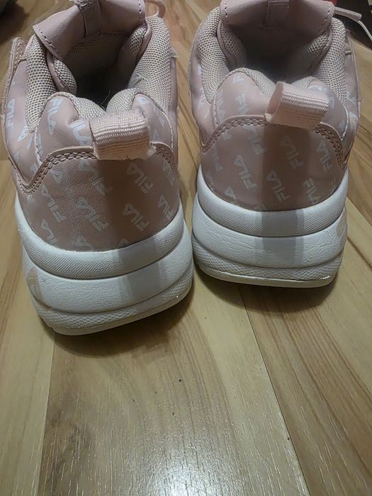 Rozowe sneakersy  marki fila rozmiar 37