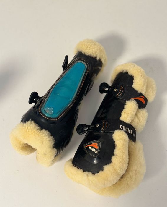 Caneleiras com pêlo Equick