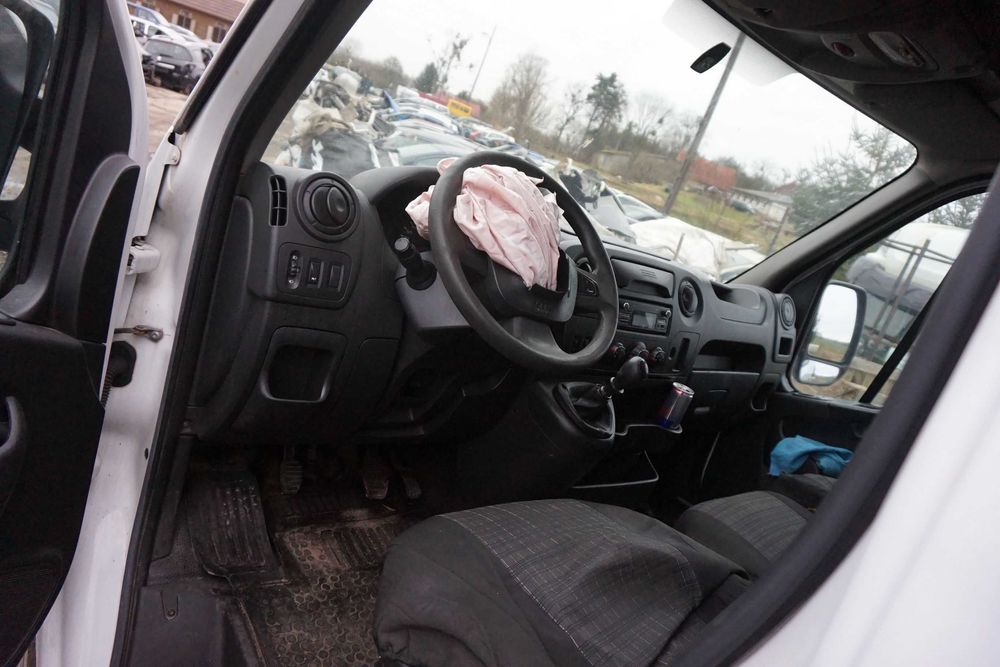 Renault Master III uszkodzony