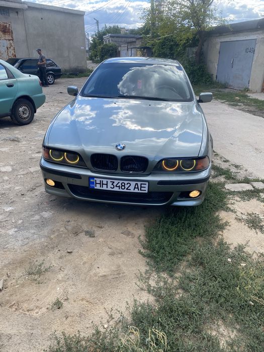 BMW e39 535i.
