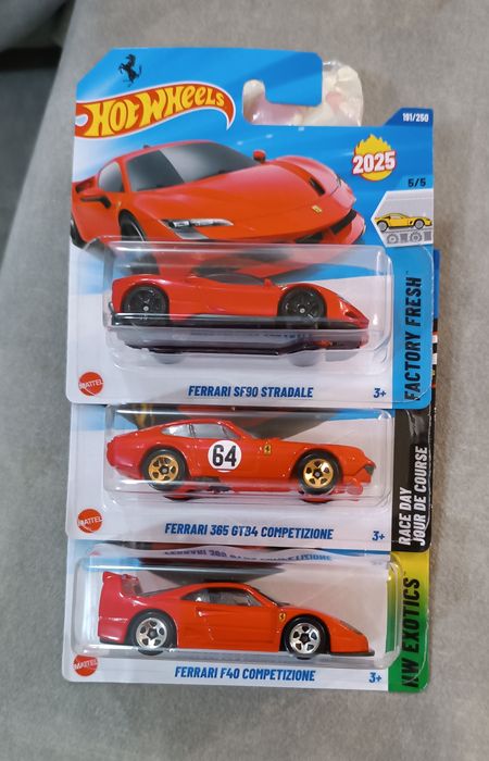 Mix Ferrari 3szt Hot Wheels