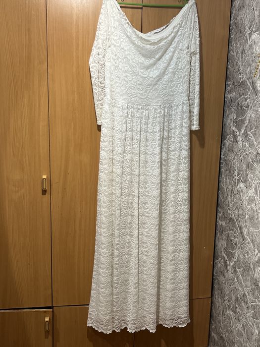 Продам сукню білу нарядну