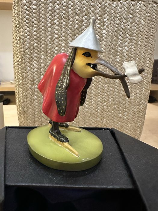 Фігурка птаха на ковзанах з картини Ієроніма Босха