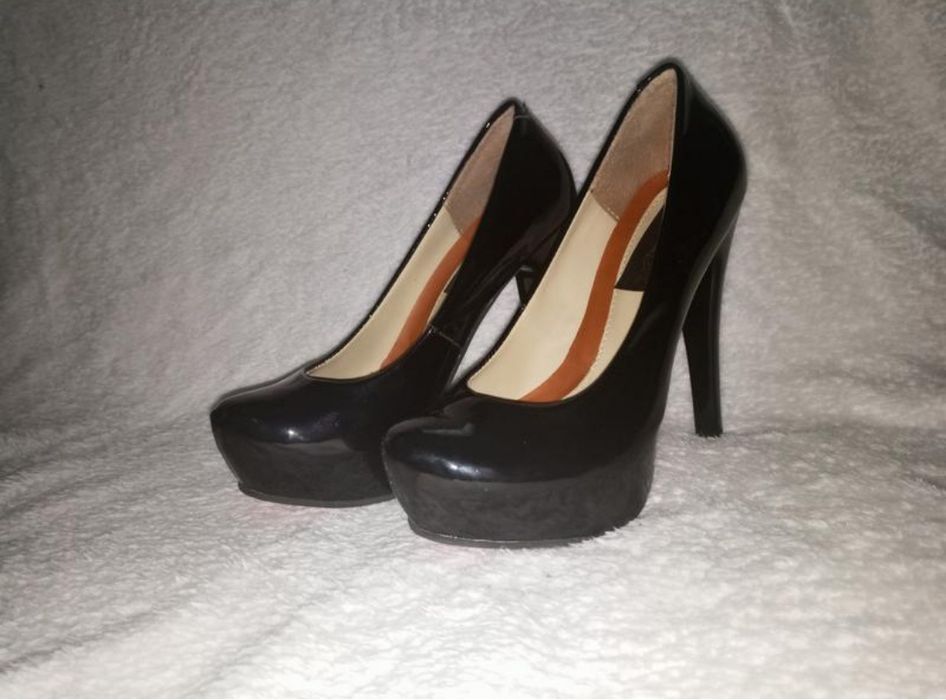 Туфлі нові, високий каблук