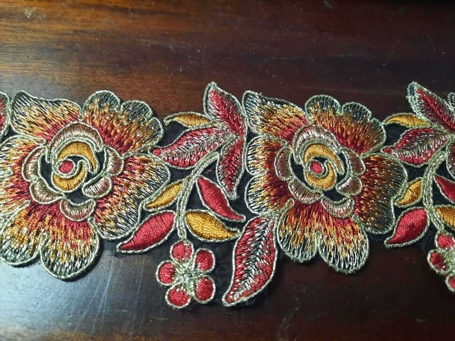 Декоративна тасьма вишита
