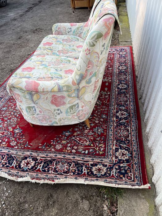 stara ładna sofa .