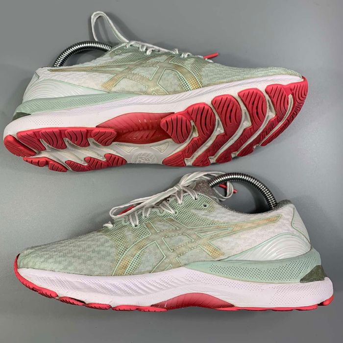asics gel nimbus 23 бігові жіночі кросівки