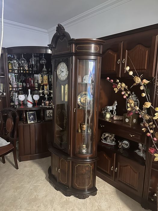 Relógio de Sala Kieninger Alemão – Pêndulo, Luz e Vitrines – 2,13 m