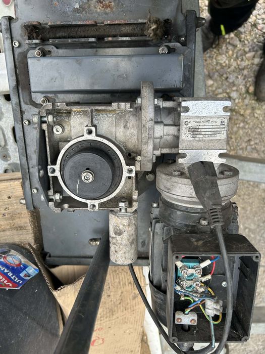 Podajnik do pieca na ekogroszek zbiornik podajnik