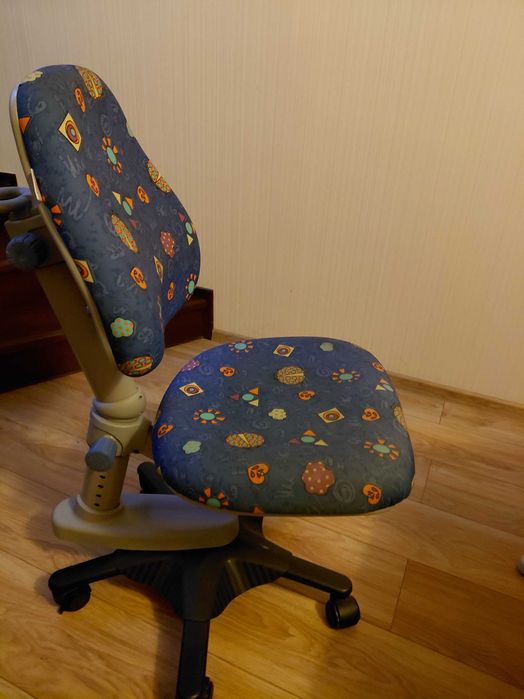 Парта та стілець дитячі